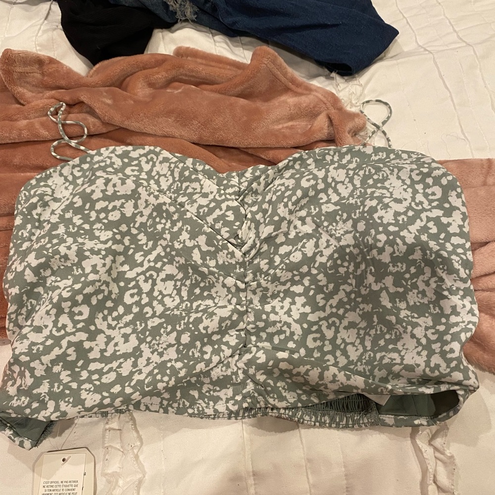 Abercrombie patterns cropped tank top